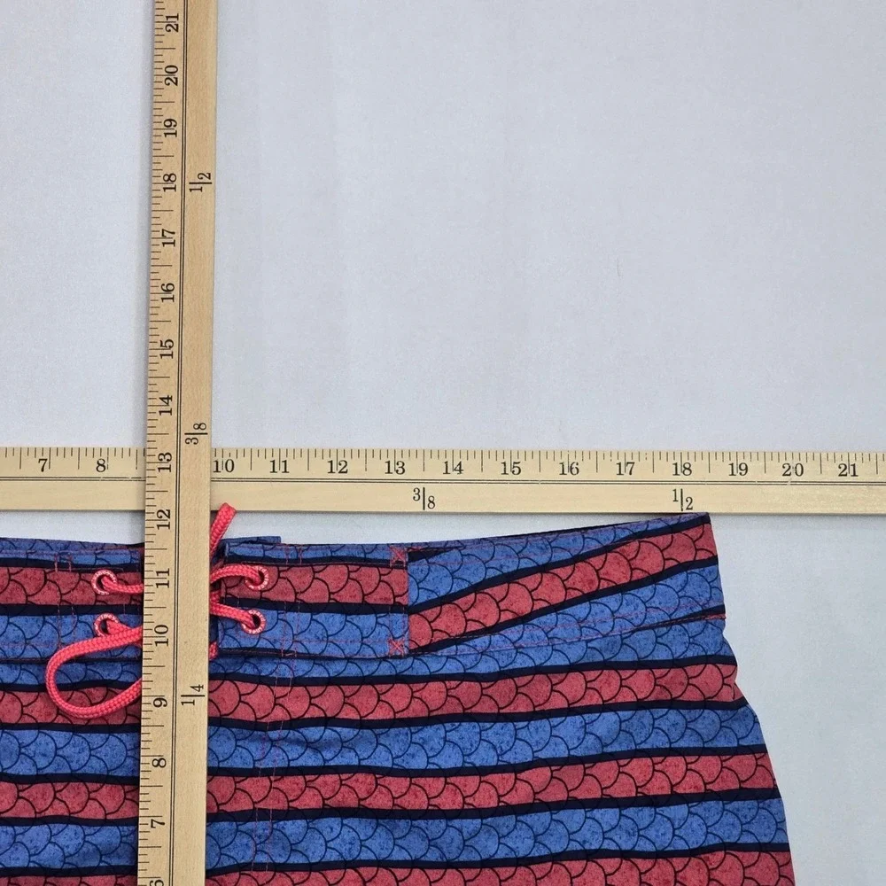 Vineyard Vines Mens 34 Board Shorts Red Blue Striped Fish Scale Swim Trunks